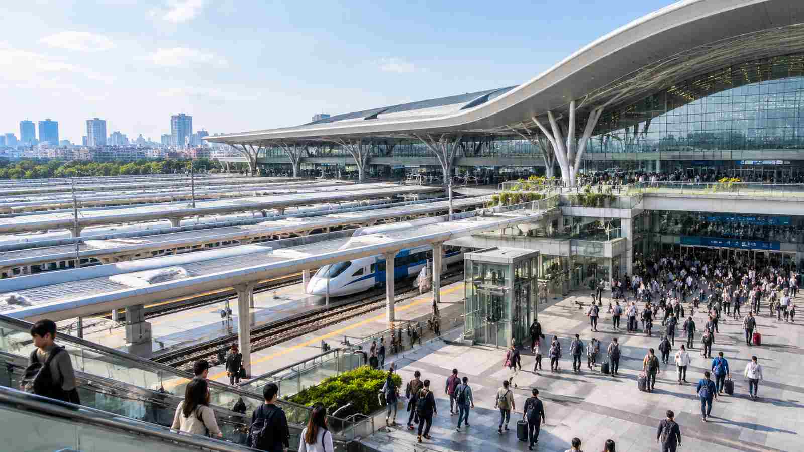 铁路枢纽客流业务现场的横向纪实构图，用于交代数据来源环境